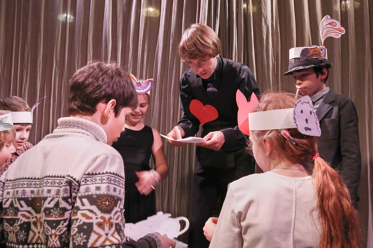 Алиса в стране чудес 6